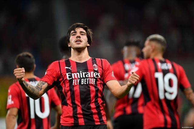 外媒盘点金球奖前30最佳阵容 维哈姆前锋马丁守门