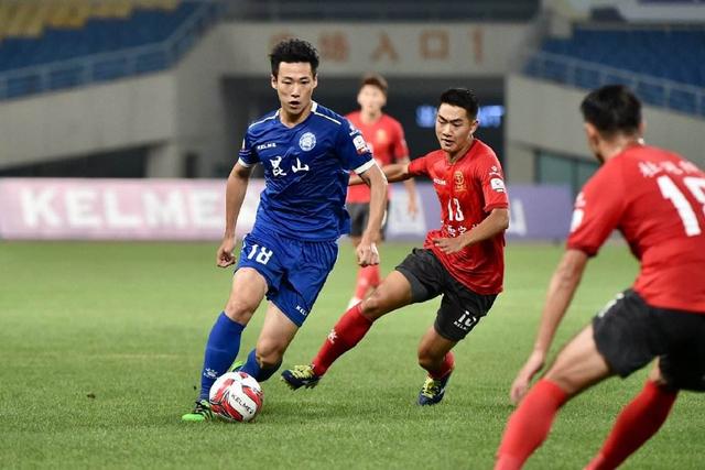 欧冠-莱万多夫斯基奥斯梅恩破门 巴萨1-1那不勒斯